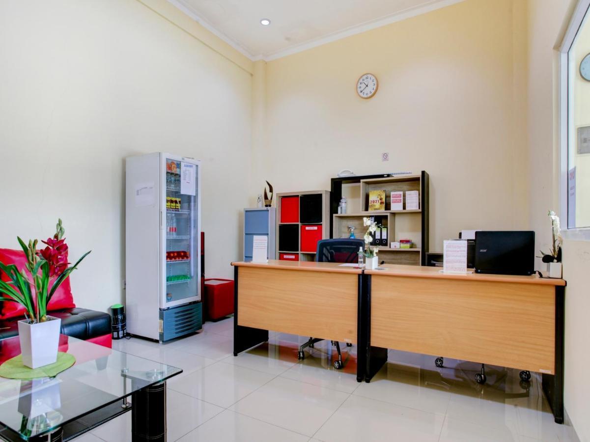 Oyo 90141 3A Syariah Hotel Jakarta Exterior photo