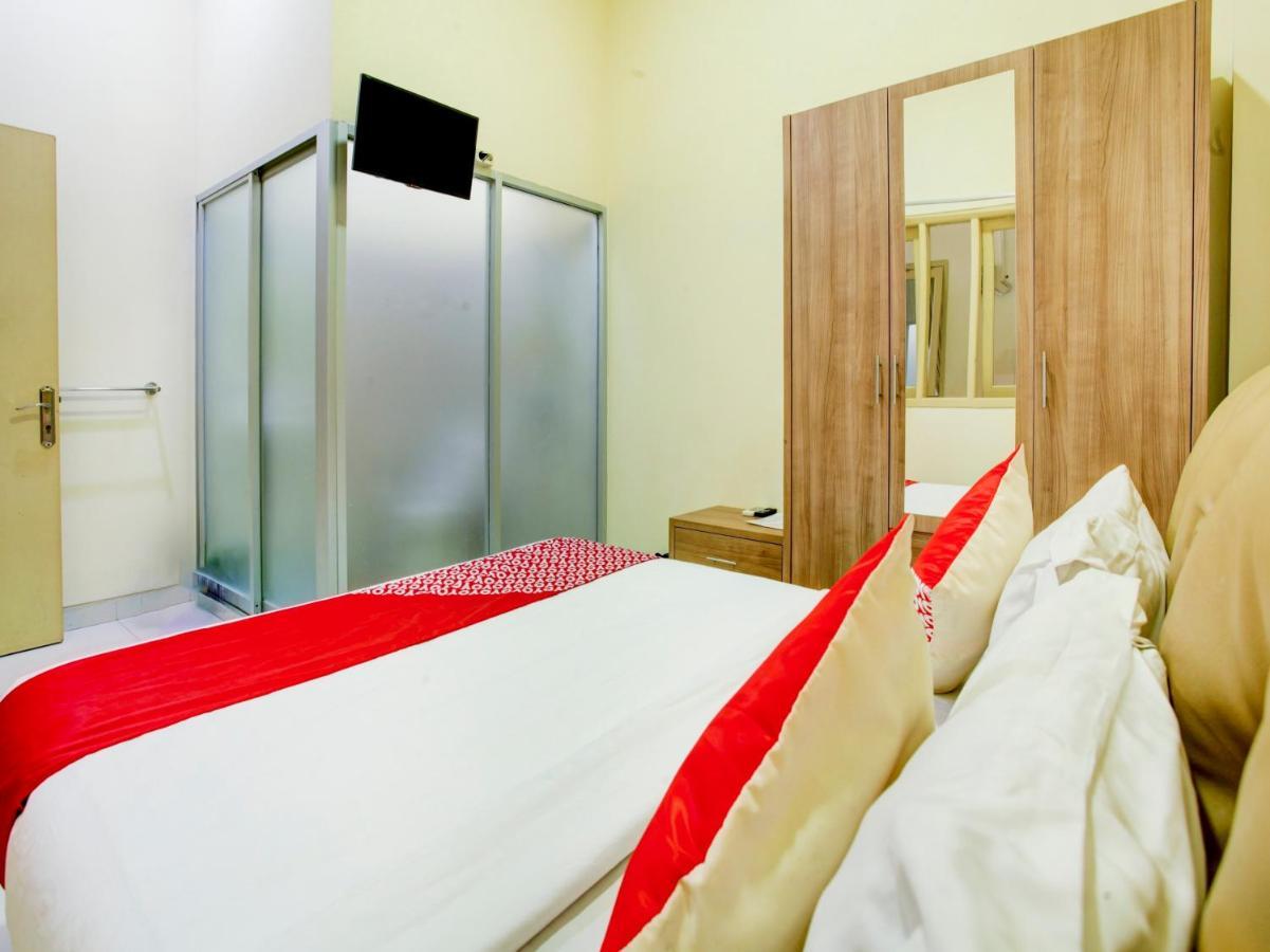Oyo 90141 3A Syariah Hotel Jakarta Exterior photo