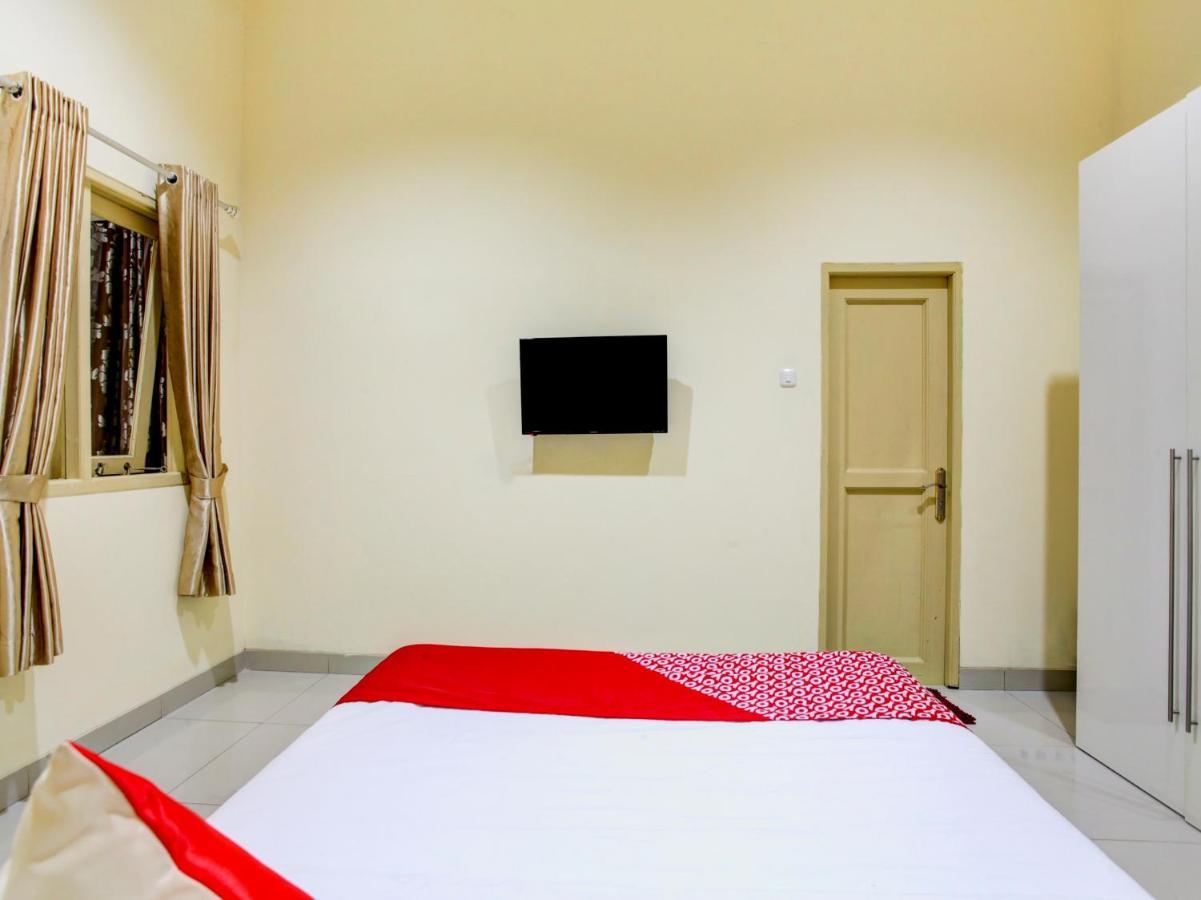 Oyo 90141 3A Syariah Hotel Jakarta Exterior photo